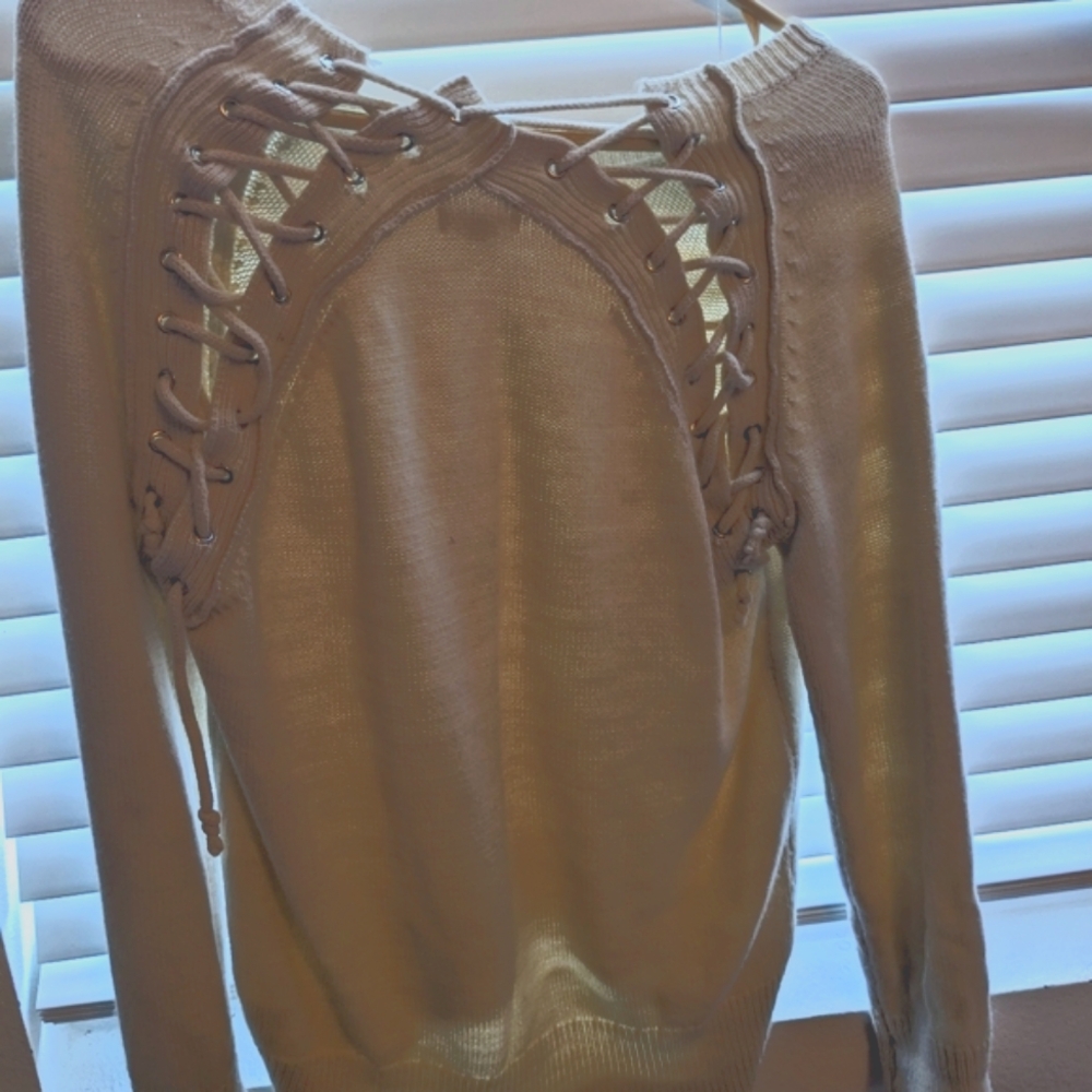 Sweater - Picture 4 of 4